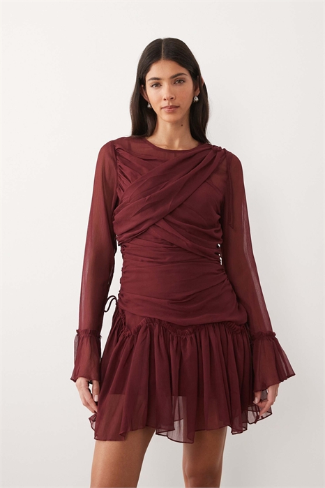 Мини-платье с длинными рукавами, драпировкой и оборками артикул 150267247