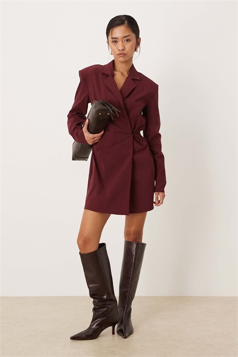 Мини-платье-блейзер с затянутой талией артикул 154138775