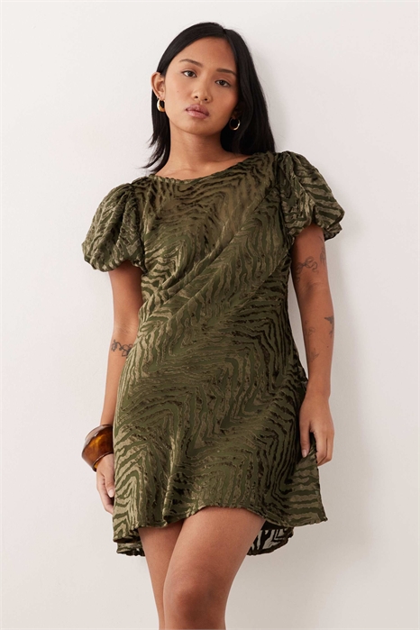 ASOS DESIGN Мини-платье с оборками на рукавах из бархата с ажурным рисунком в виде животных, для миниатюрных артикул 149922492