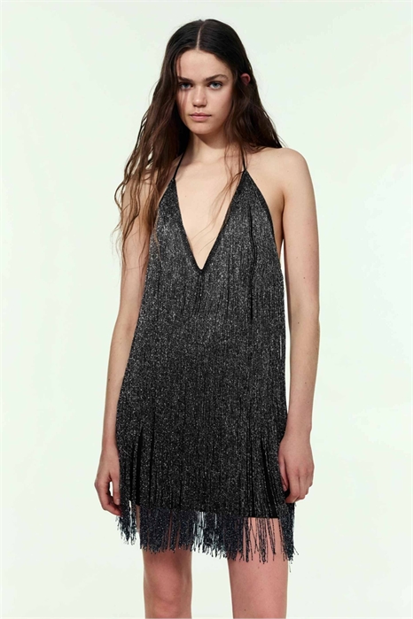 Короткое платье-халтер с бахромой артикул 154264821