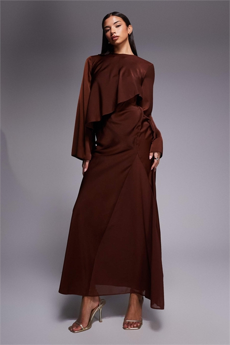 Макси-платье с атласными вставками в виде накидки с длинными рукавами артикул 152352242