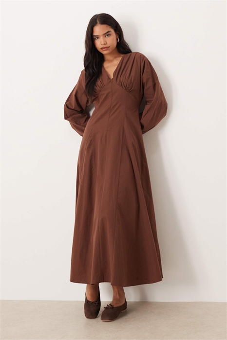 Макси-платье из поплина с длинными рукавами и V-образным вырезом артикул 152227707