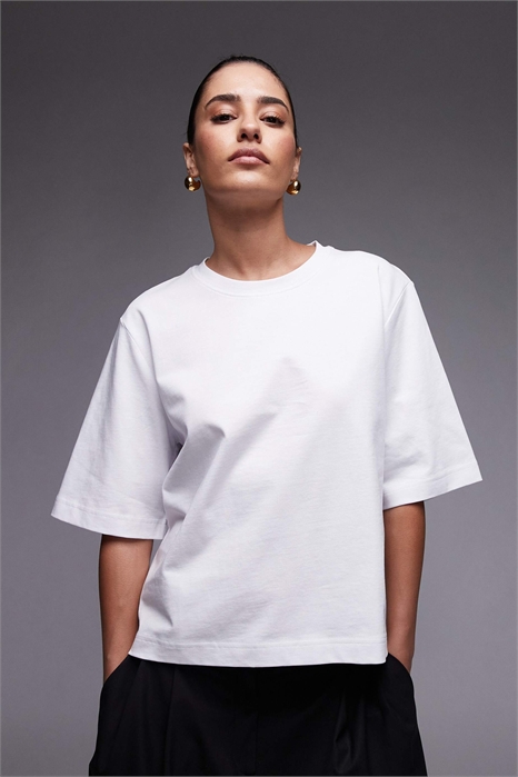 Объёмная футболка свободного кроя артикул 143964347