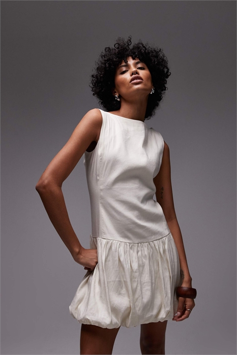 Мини-платье с V-образным вырезом и пышной спинкой артикул 146849656