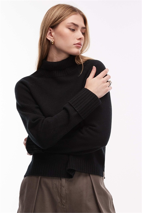 Шерстяной свитер с высоким воротником и широкими манжетами артикул 151304579