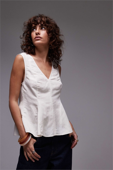 Топ с V-образным вырезом и баской из смешанного льна артикул 147198032