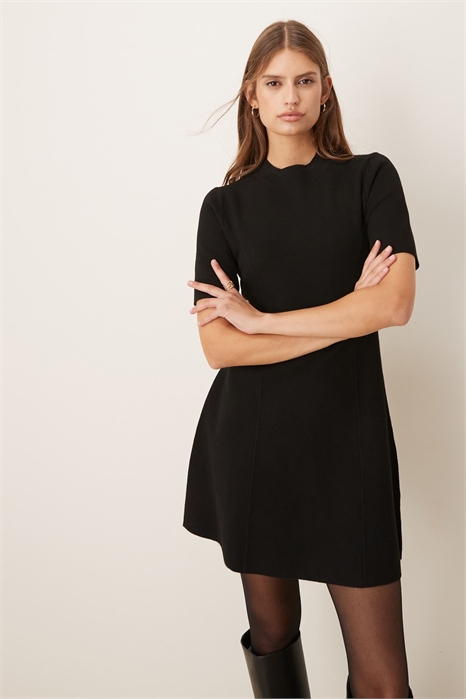 Мини-платье с короткими рукавами и расклешенным силуэтом артикул 151270400