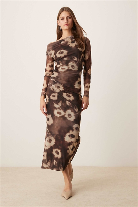 Платье средней длины с длинными рукавами и асимметричным кроем артикул 151864668