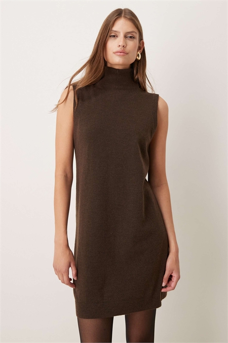 Мини-платье без рукавов с высоким воротником артикул 151634599