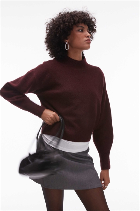 Свитер с высоким воротником артикул 139345401