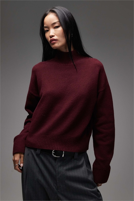 Свитер с высоким воротником из мягкого трикотажа артикул 150833993