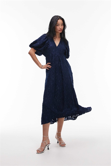 Макси-платье с объемными рукавами артикул 142974878