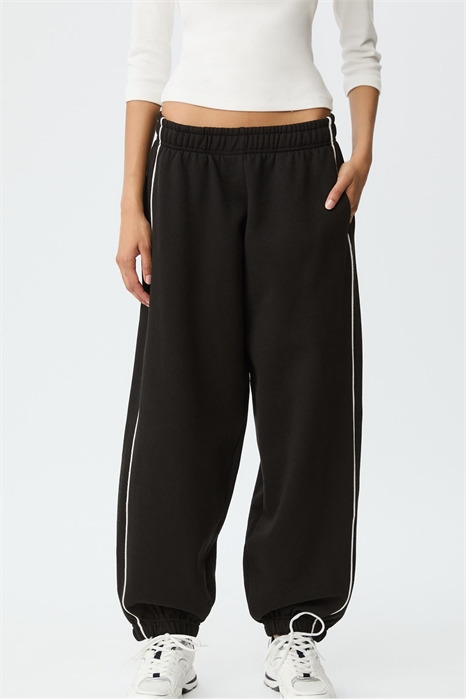 Беговые штаны с окантовкой артикул 149057524