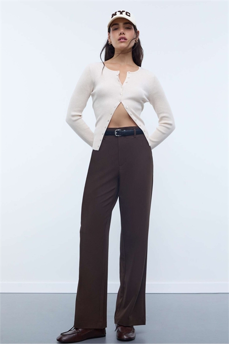 Элегантные брюки прямого кроя с ремнем артикул 151221247