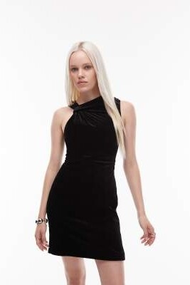 Бархатное мини-платье с асимметричным вырезом и рюшами артикул 151749743