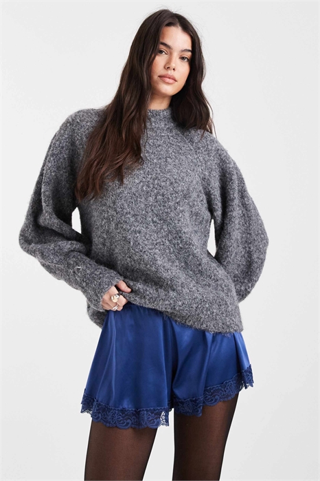 Шорты-хот-панты с кружевной отделкой артикул 153832412