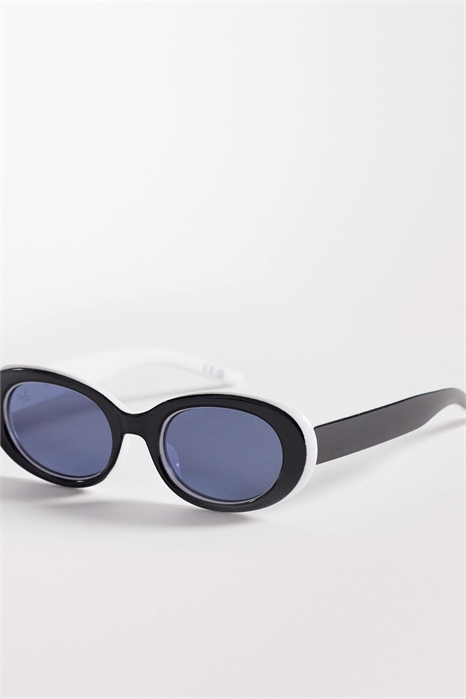 Очки в массивной круглой оправе артикул 153052970