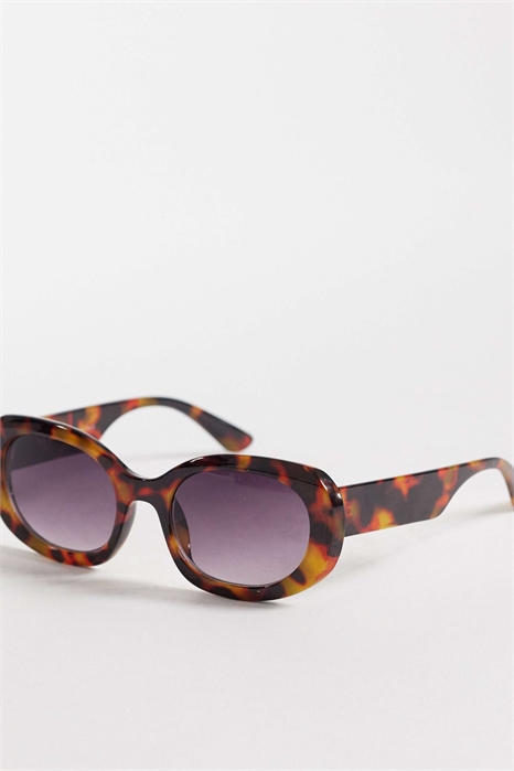 Овальные солнцезащитные очки с массивной оправой артикул 153050250