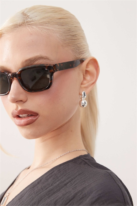 Солнцезащитные очки с темно-зелеными стеклами артикул 144137352