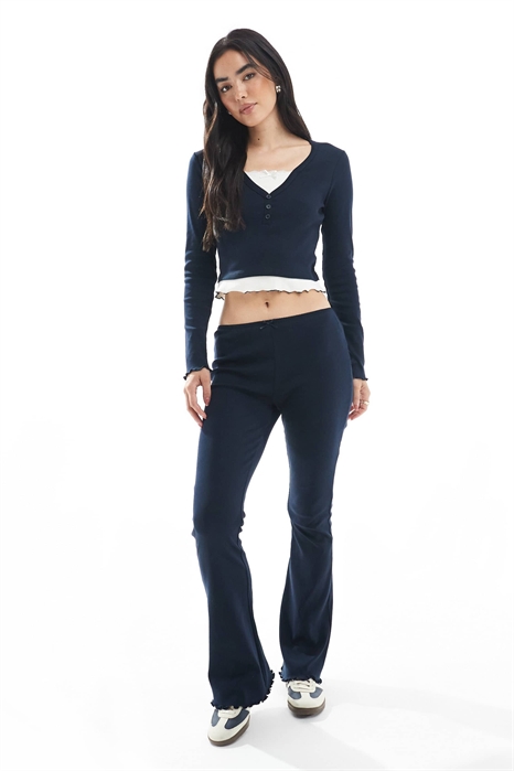 Брюки темно-синего цвета с расклешенными штанинами co-ord артикул 151188095
