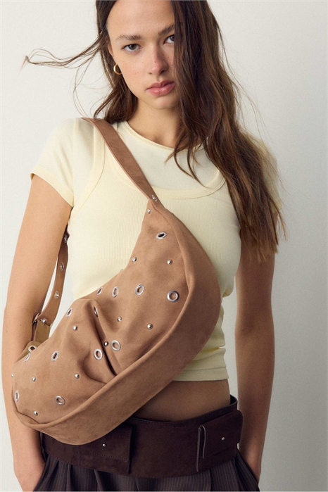 Сумка через плечо с складками и люверсами артикул 155714853