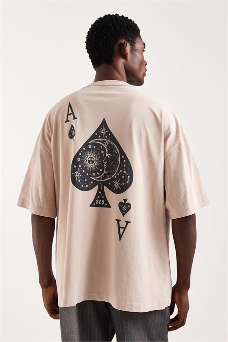 Футболка свободного кроя из плотной ткани с изображением пикового туза артикул 155725285