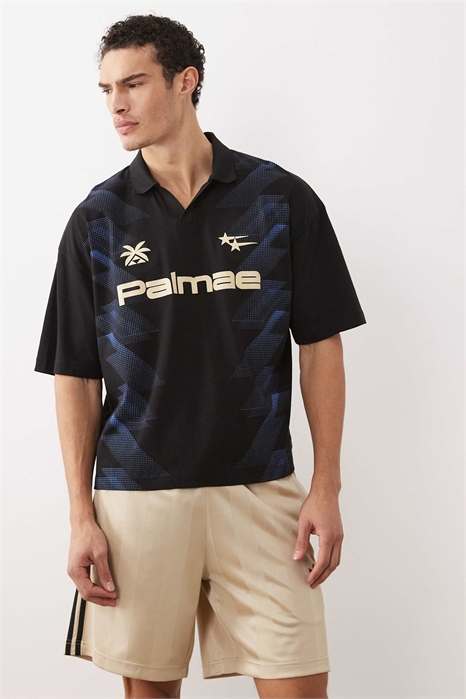 Прямое поло свободного кроя с футбольным принтом по всей поверхности артикул 155831884