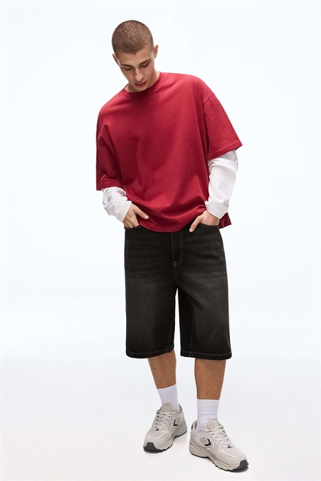 Шорты-бермуды из джинсовой ткани свободного кроя артикул 155780853