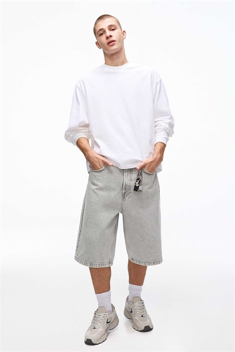 Шорты-бермуды из джинсовой ткани свободного кроя артикул 155780870