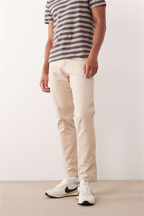 Брюки-чино с зауженным кроем от Intelligence артикул 126089536