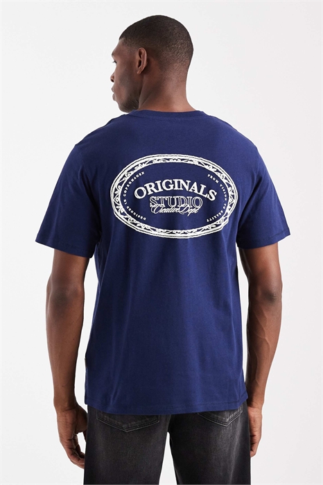 Футболка свободного кроя с принтом на спине артикул 150432761