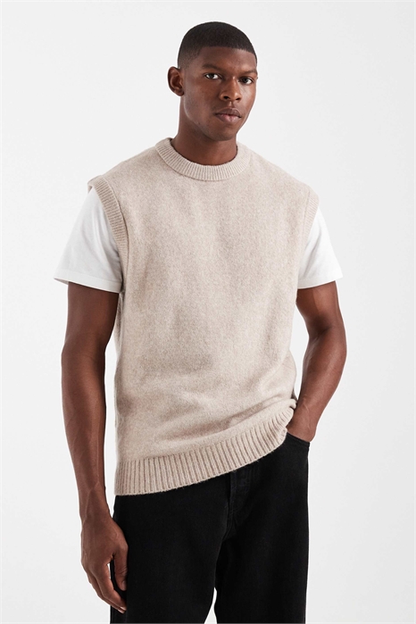 Пушистый вязаный жилет артикул 149660023