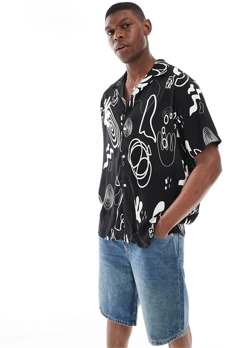 Рубашка свободного кроя с разноцветным принтом артикул 142326027