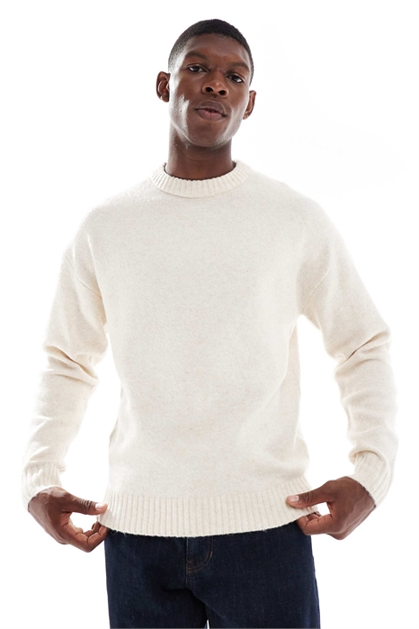 Объемный пушистый свитер с круглым вырезом артикул 149859535