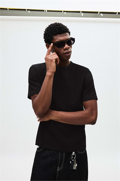 Футболка с короткими рукавами и фактурной поверхностью артикул 154896024