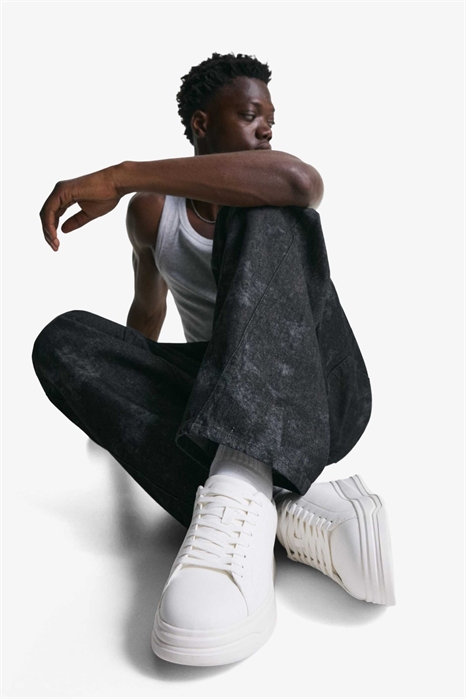 Кроссовки с шнурками в минималистском стиле артикул 150143606