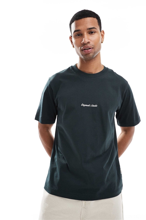 Футболка свободного кроя с оригинальной вышивкой артикул 148849387