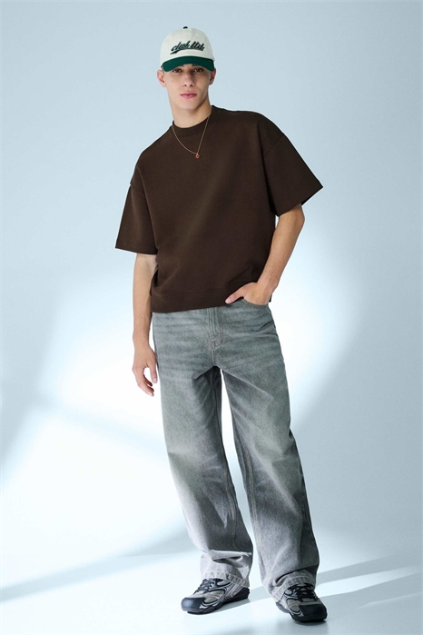 Футболка с ребристым принтом и короткими рукавами артикул 155657360