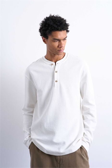Футболка-хенли премиум-класса свободного кроя из плотной ткани с вафельной текстурой артикул 153838008