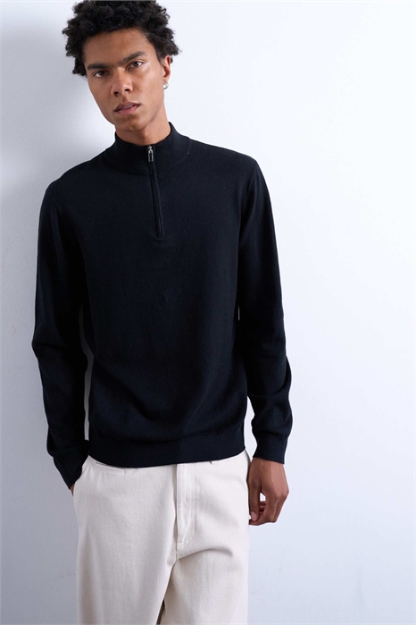 Незаменимый свитер с воротником-воронкой и застежкой-молнией на 1/4 длины артикул 142400369