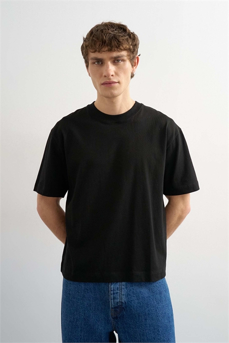 Укороченная футболка свободного кроя артикул 139760550