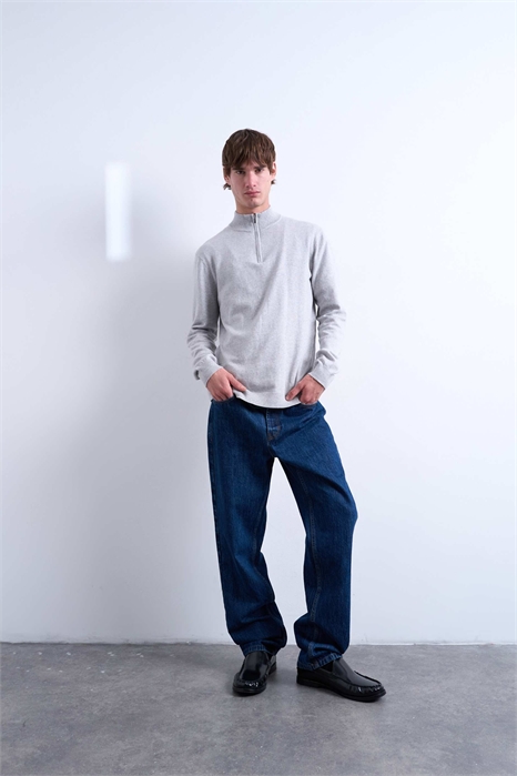 Незаменимый свитер с воротником-воронкой и застежкой-молнией на 1/4 длины артикул 142400374