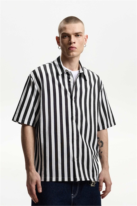 Рубашка с короткими рукавами свободного кроя артикул 149794340