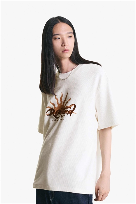 Футболка с короткими рукавами, с текстурной поверхностью и вышивкой артикул 150560184