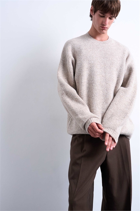 Свитер с круглым вырезом свободного кроя артикул 142120991