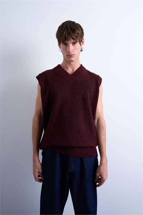 Трикотажная майка свободного кроя с V-образным вырезом артикул 142120963