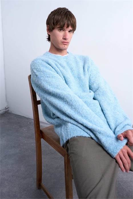 Свитер из букле свободного кроя артикул 142120997