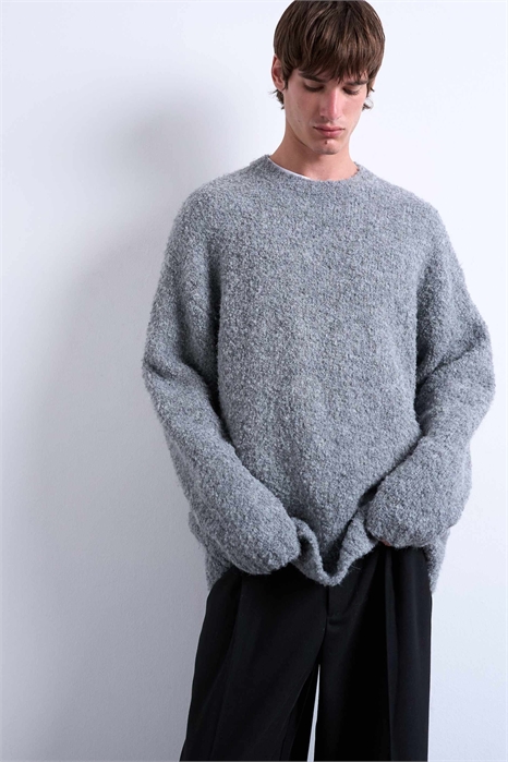 Свитер из букле свободного кроя артикул 142120998