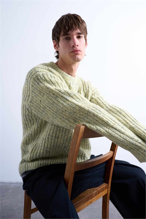 Свитер свободного кроя из трикотажа с непами артикул 147898478