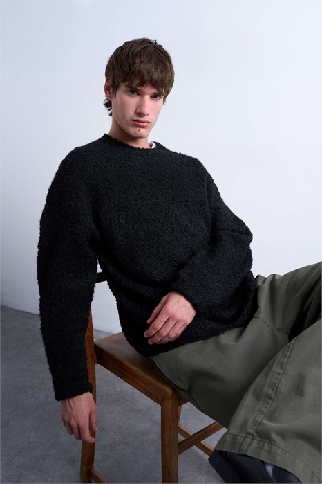 Свитер из букле свободного кроя артикул 142120999